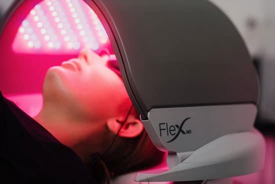 One of Dr. Lauren's patients is being treated with red light therapy using a Flex MD machine.