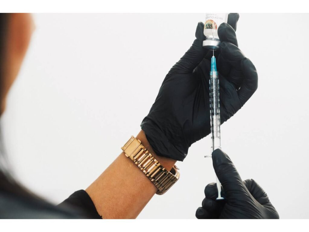 Dr. Lauren filling her syringe with an anti-wrinkle product to inject her patient's face.