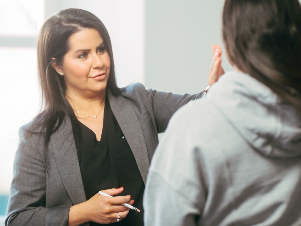Dr. Lauren consulting a patient for an anti-wrinkle treatment.