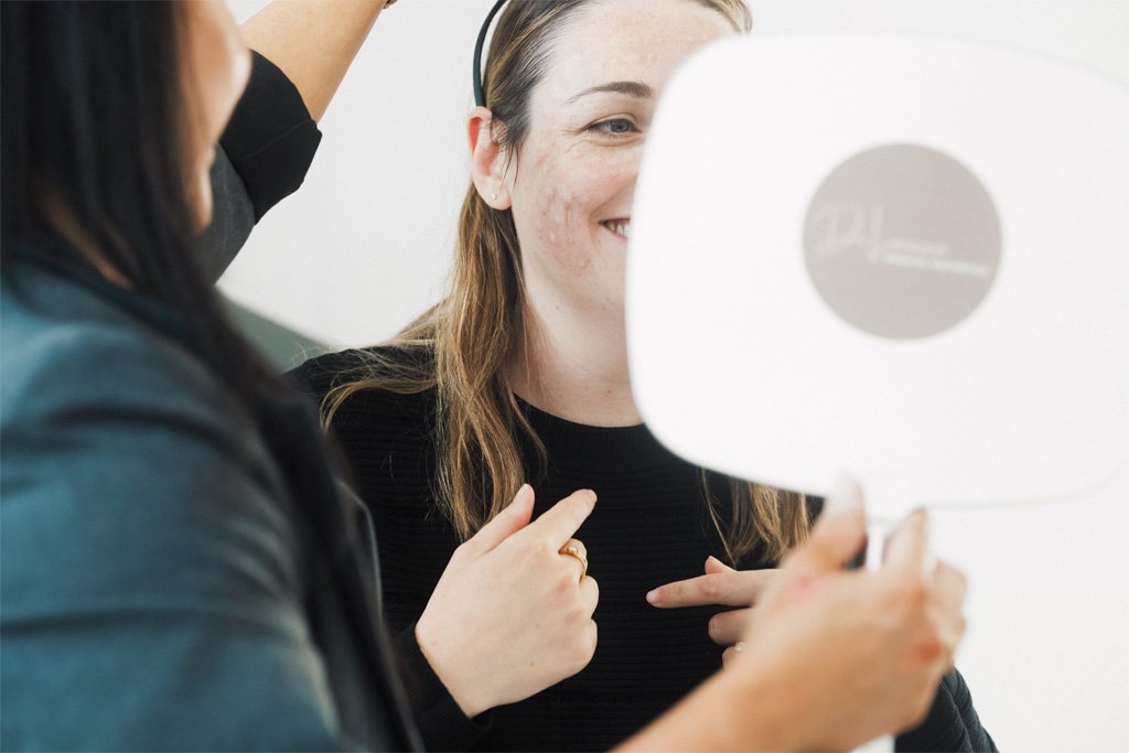 Dr Lauren with a patient after Juläine treatment.