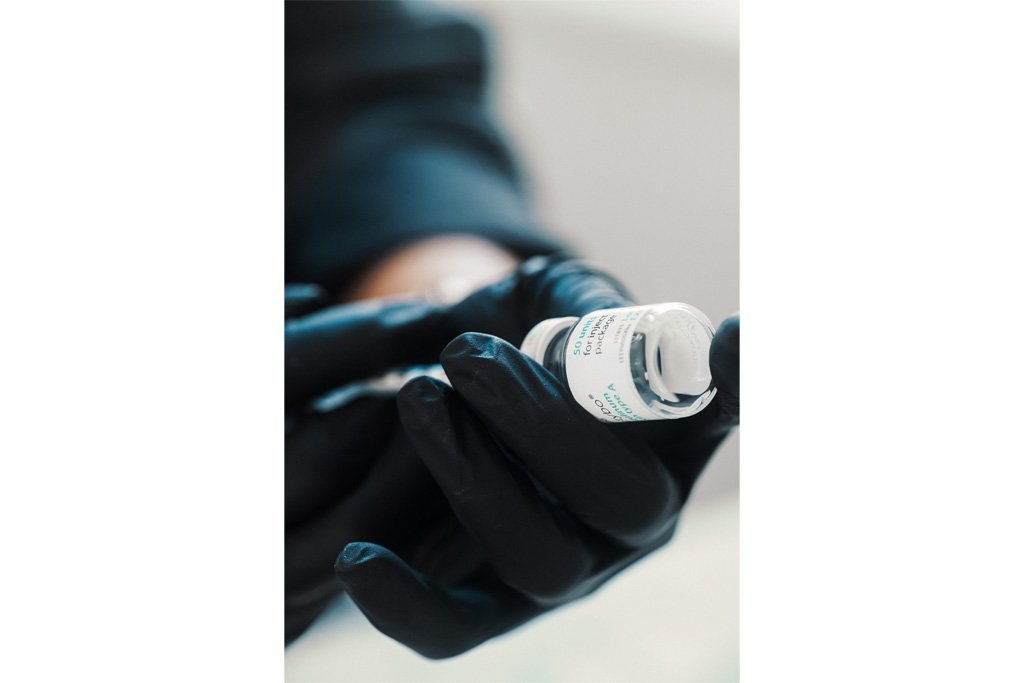 Dr Lauren drawing an anti-wrinkle treatment into her medical-grade syringe.