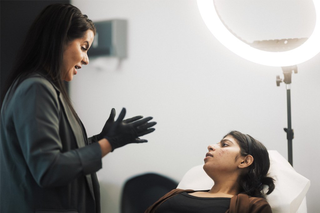 Dr Lauren informing a patient how the treatment she is getting is regulated according to the new Scottish aesthetic regulations.