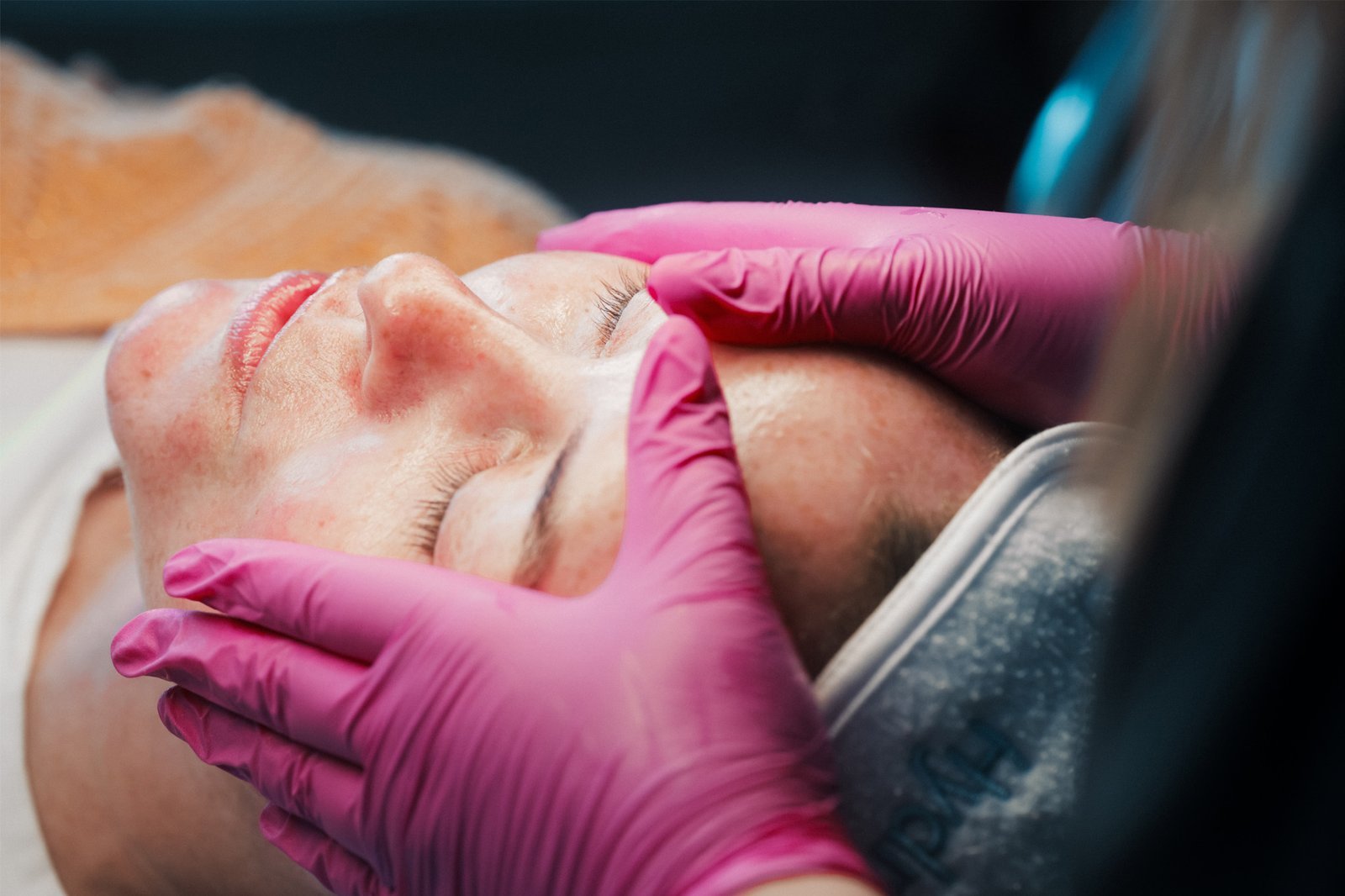 Dr Lauren's Skin Therapist preparing a patient for microneedling