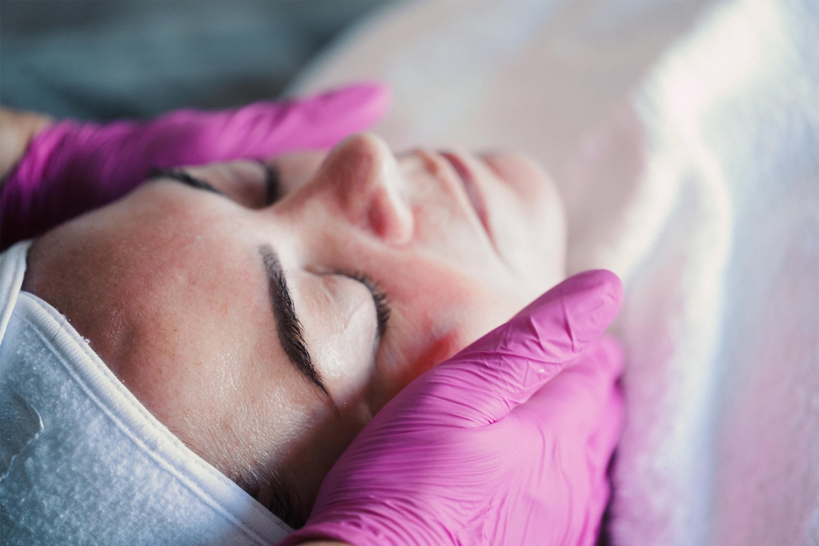 A patient getting a facial to prep her skin for spring.