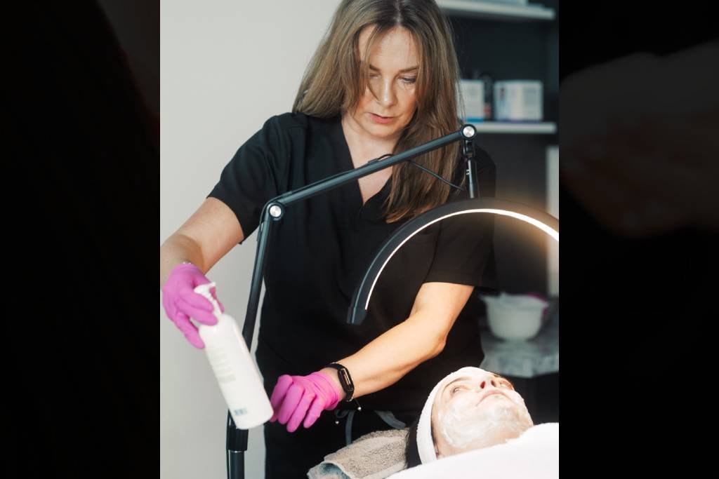 A Skin Therapist at Dr Lauren's clinic telling a patient about a skincare product that will be suitable for her skin.