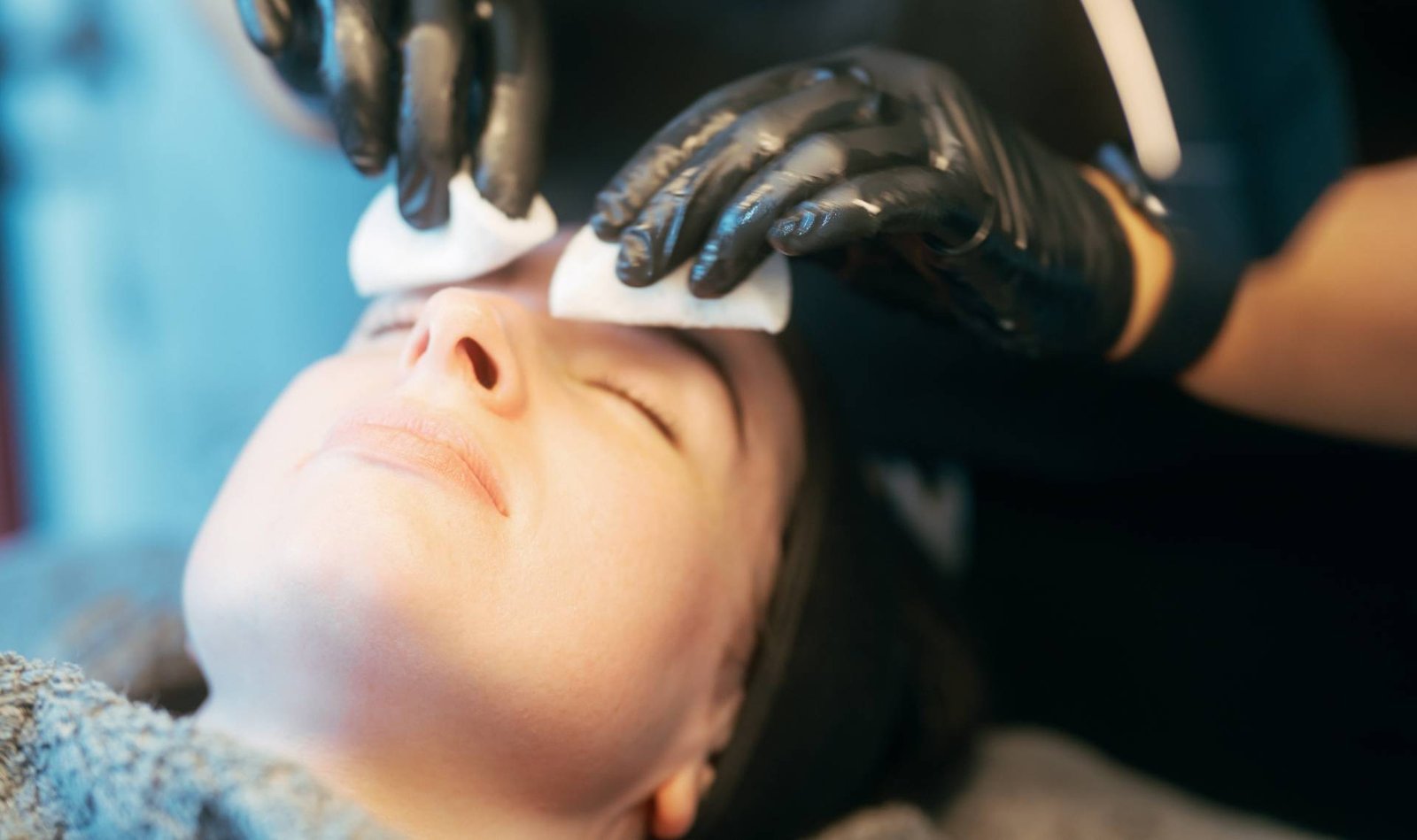 A Skin Therapist at Dr Lauren's clinic prepping a patient's face for an aesthetic treatment.